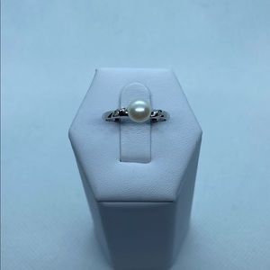 14k pearl and diamonds ring